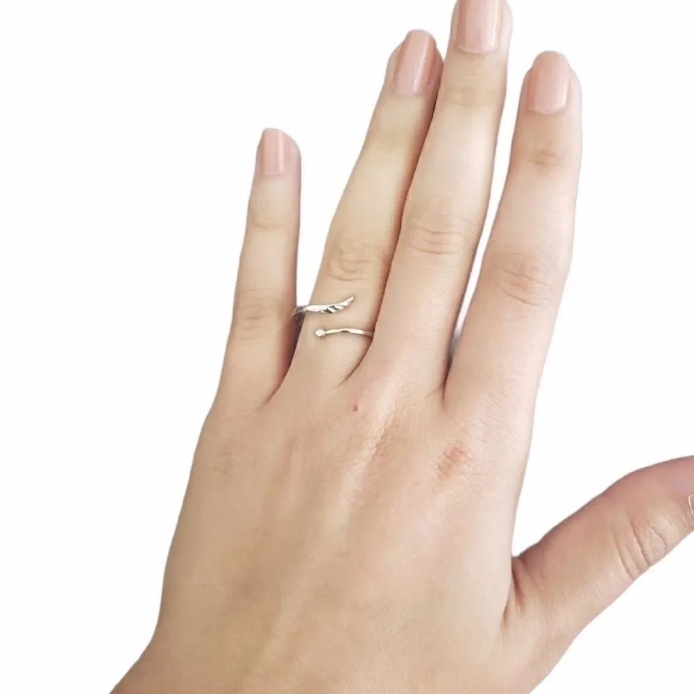CHIC Wrap Around Finger Feather Unique Ring Adjust